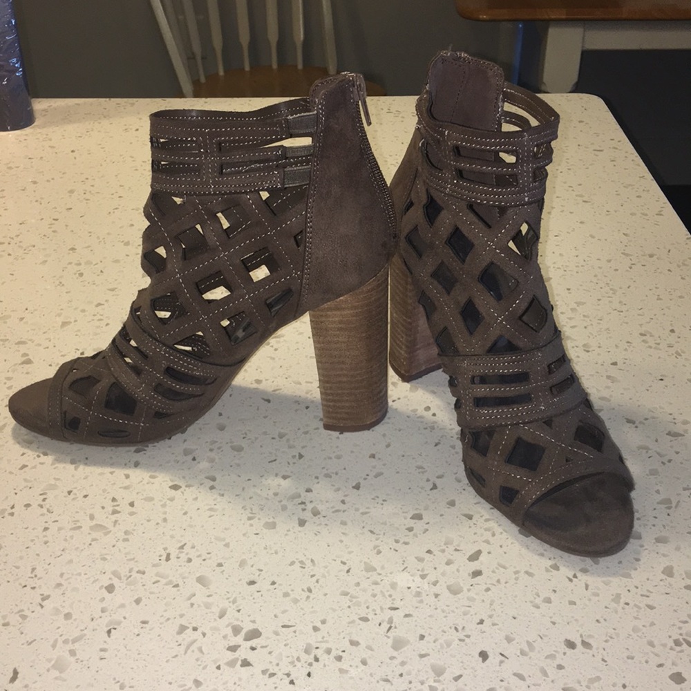 BRAND NEW CARLOS SANTANA HEELS